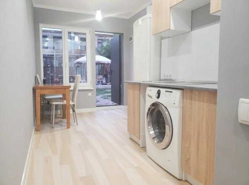 Терміново продам 1 к. квартиру біля метро