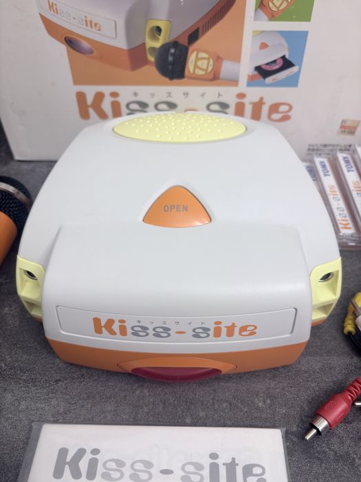 Консоль караоке від TOMY kiss-site стан нової