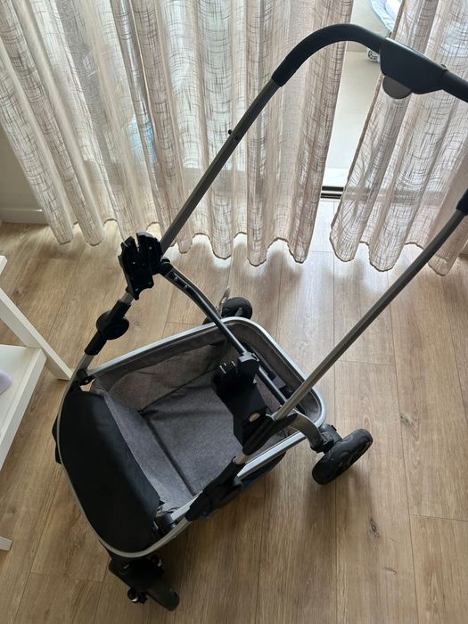 Vendo carrinho de bebê +ovinho