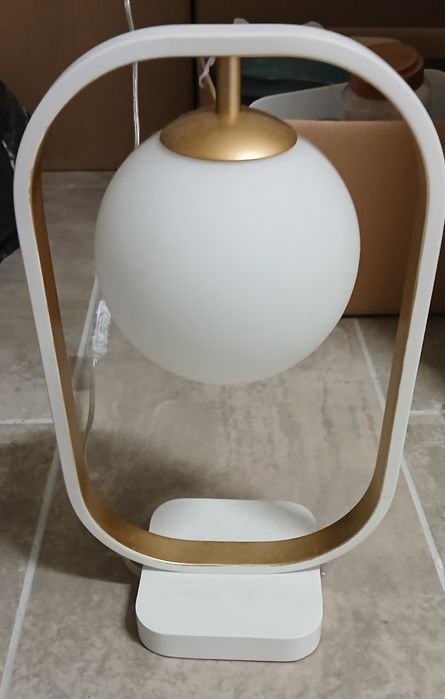 Candeeiro de Mesa Avola Branco com Dourado