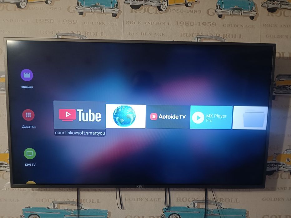 Продам телевізор Kivi 40FK30G+настінний кронштейн ківі