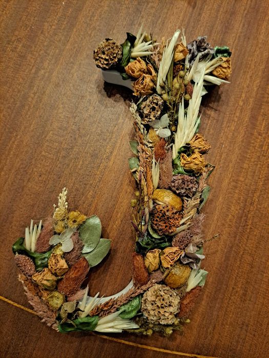 Letras com flores preservadas / secas