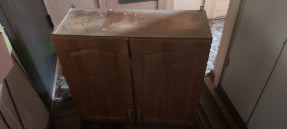 Тумбочка, шкаф кухонний та рукомийник