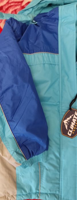 Куртка нова, осінь-весна.