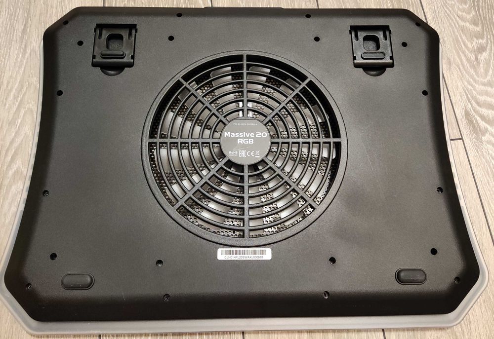 Podstawka chłodząca Thermaltake Massive 20 RGB (10"~19") czarna