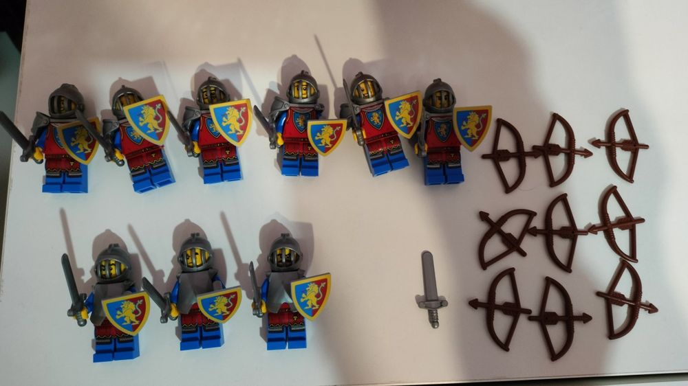 Lego mix 9 minifigurek rycerzy herbu lwa