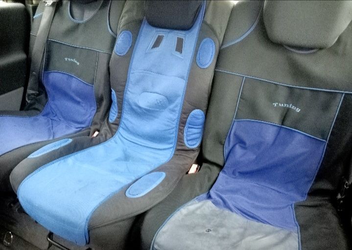 Продаються.Чохли універсальні.