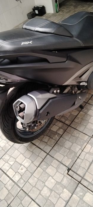 KYMCO Ak 550 como nova