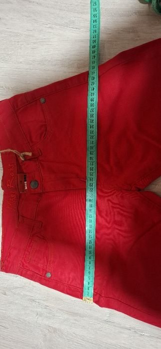 Джинсы красные женские