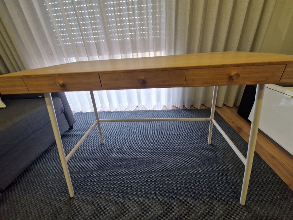 Secretária bambu lillasen ikea