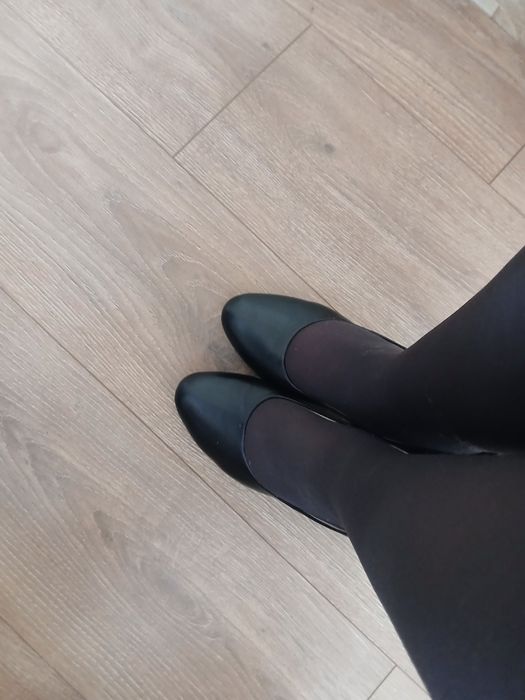 Класичні шкіряні туфлі на каблуку