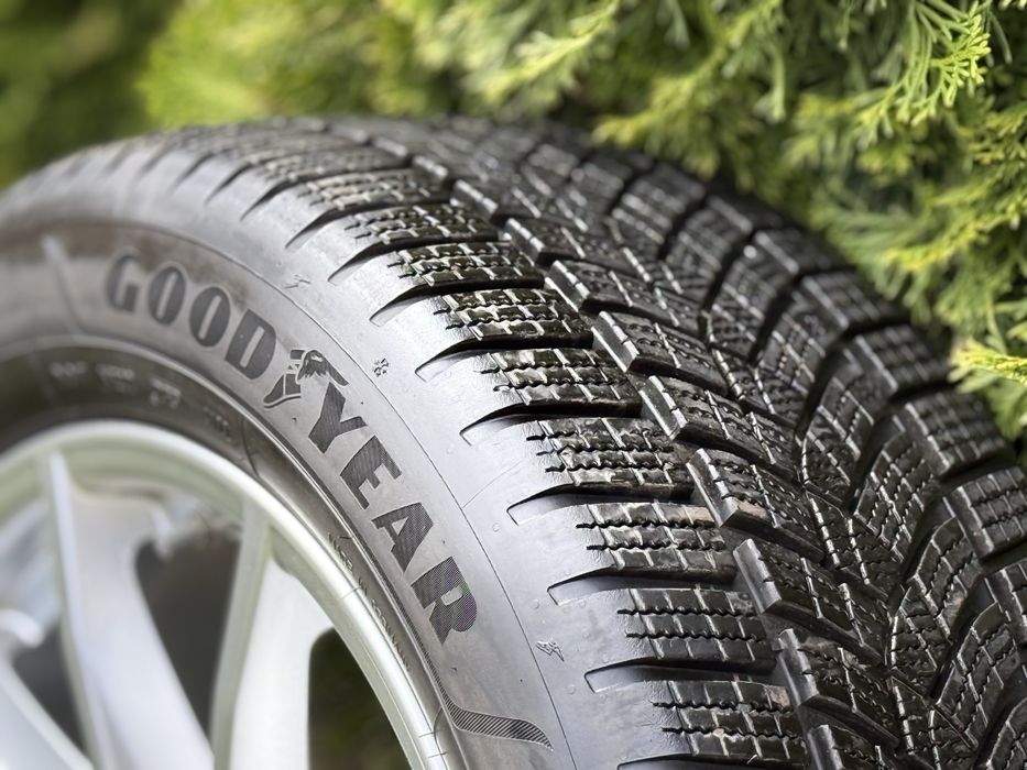 Комплект коліс BMW R17 з новими зимовими шинами Goodyear