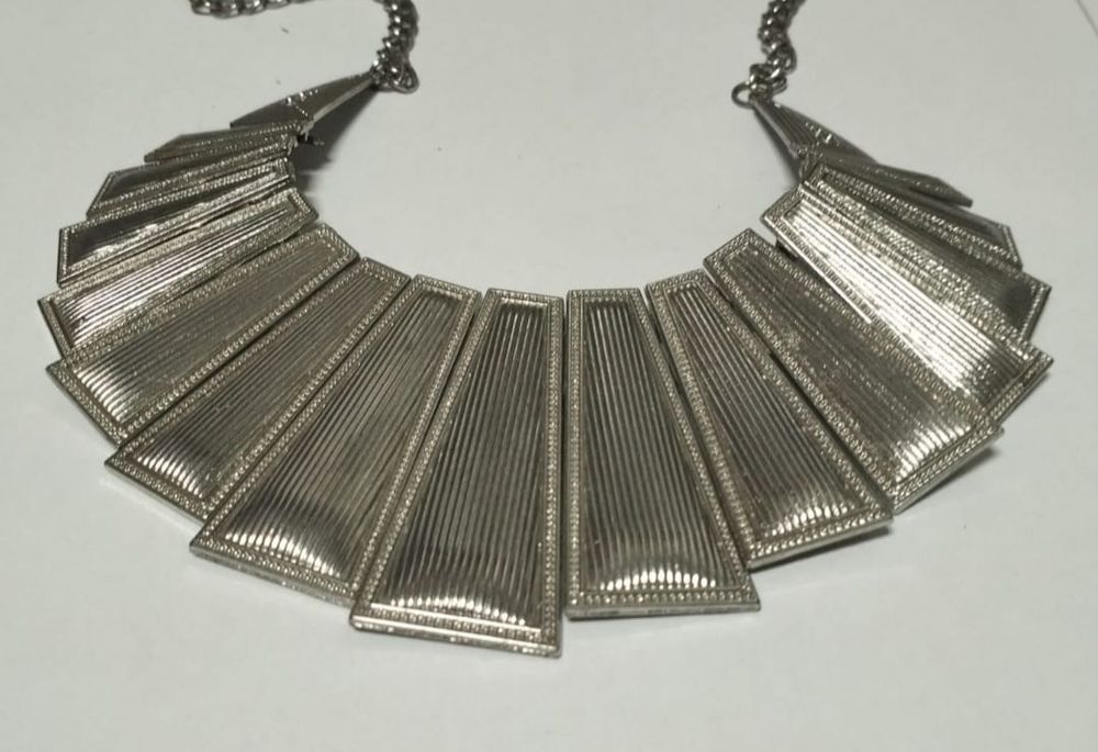 Colar étnico prateado