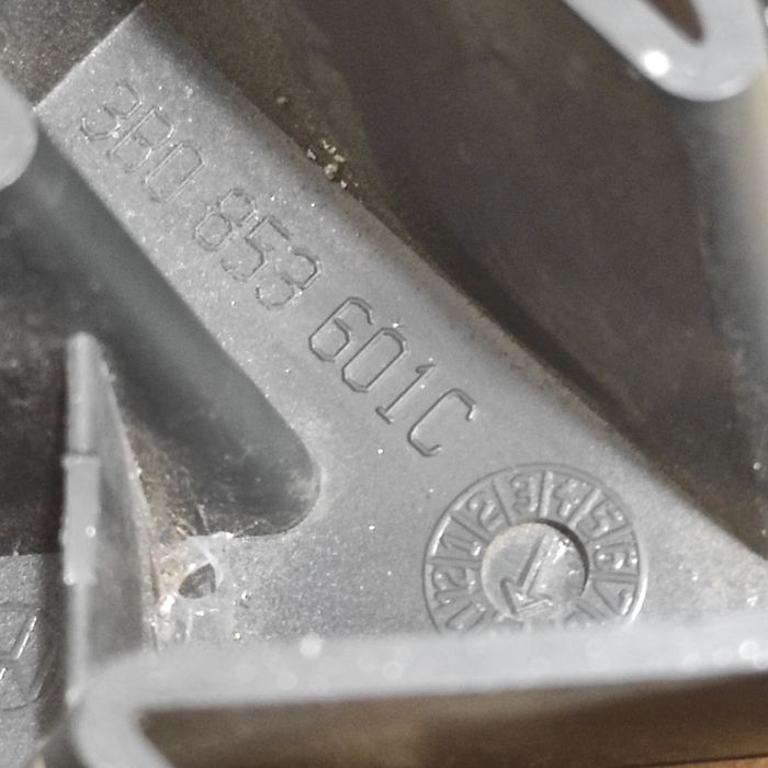 Продається ручка відкривання багажника 3C5827469J VW орігінал значок