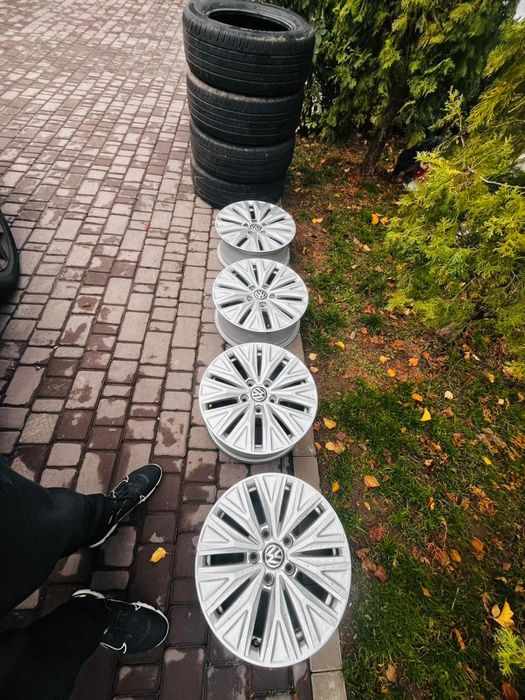 Продам оригинальные диски на Фольксваген (комплект) R16 !
Туда же идет