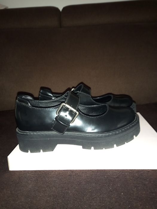Lakierowane pantofelki roz. 34