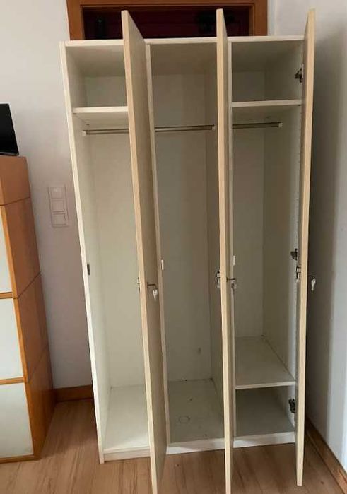 Armário Alto de Arrumação