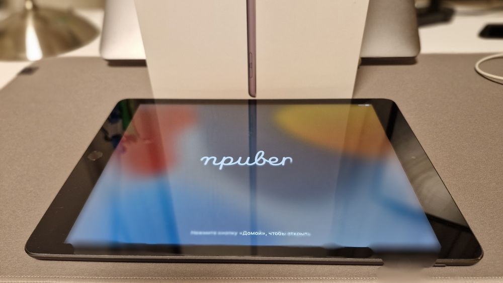 iPad 7ª Geração 32 GB + Capa Teclado Original – Como Novo