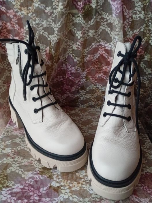 Botki damskie ze skóry naturalnej .