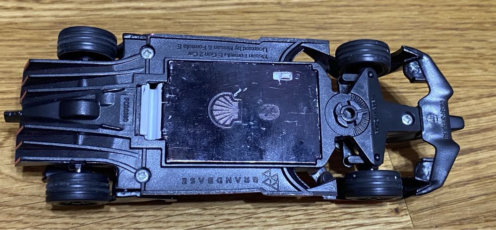 Nissan z kolekcji shell Racing