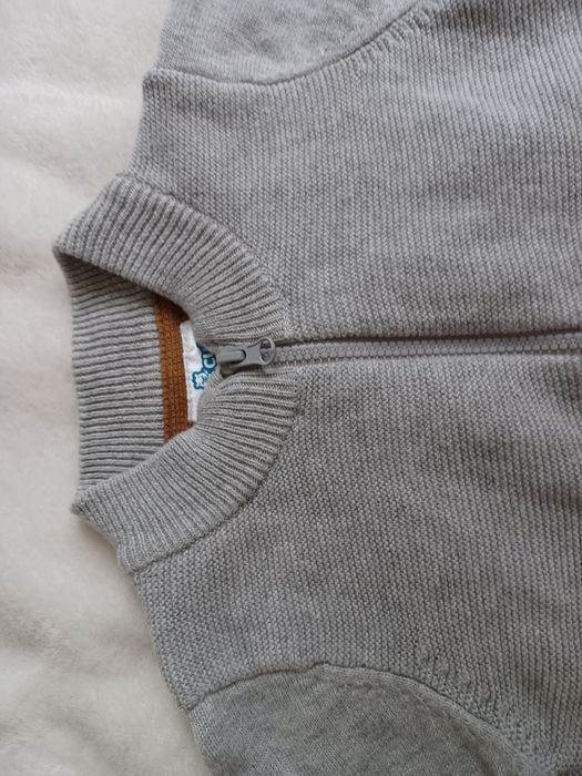 Szary rozpinany sweterek dla chlopca chrzest ślub r. 74