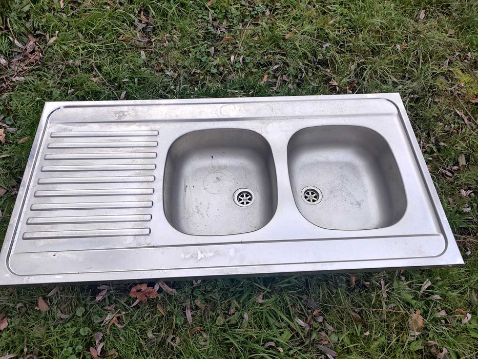 Zlewozmywak dwu komorowy z ociekaczem z nierdzewki