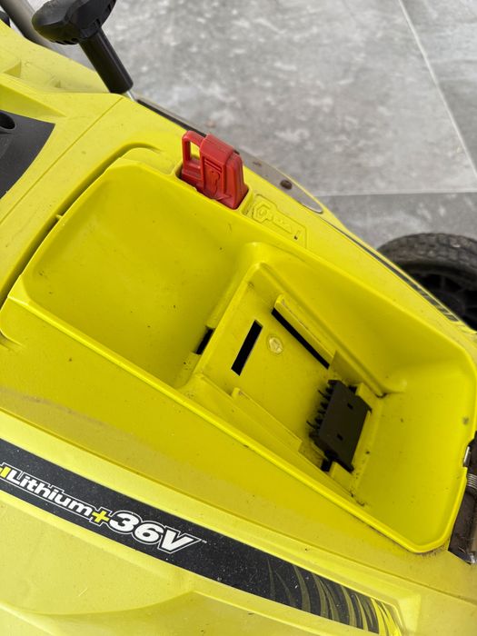 Máquina de cortar relva Ryobi