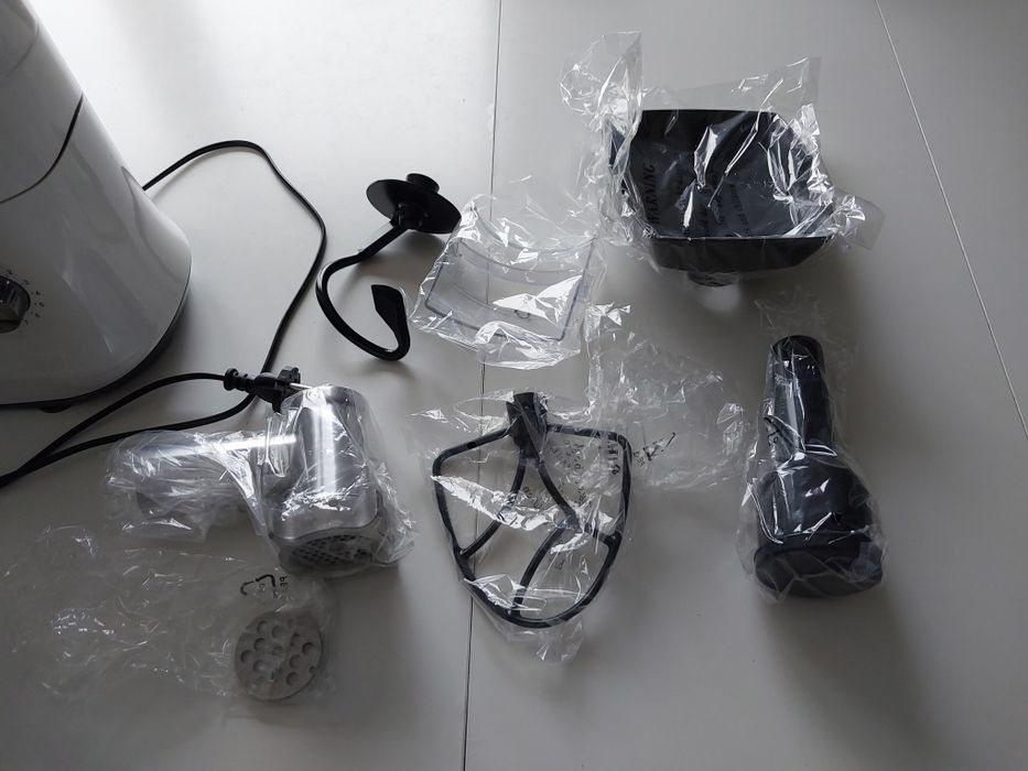 Robot planetarny z maszynką do mięsa AMICA KML4011