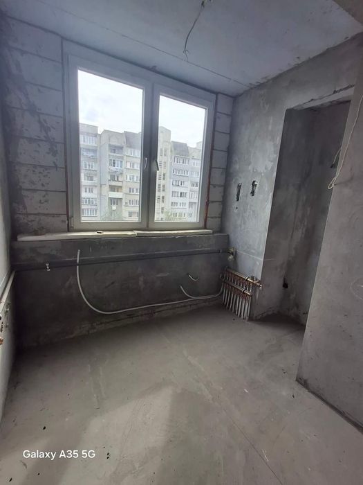 Чотирикімнатна квартира по Набережній.