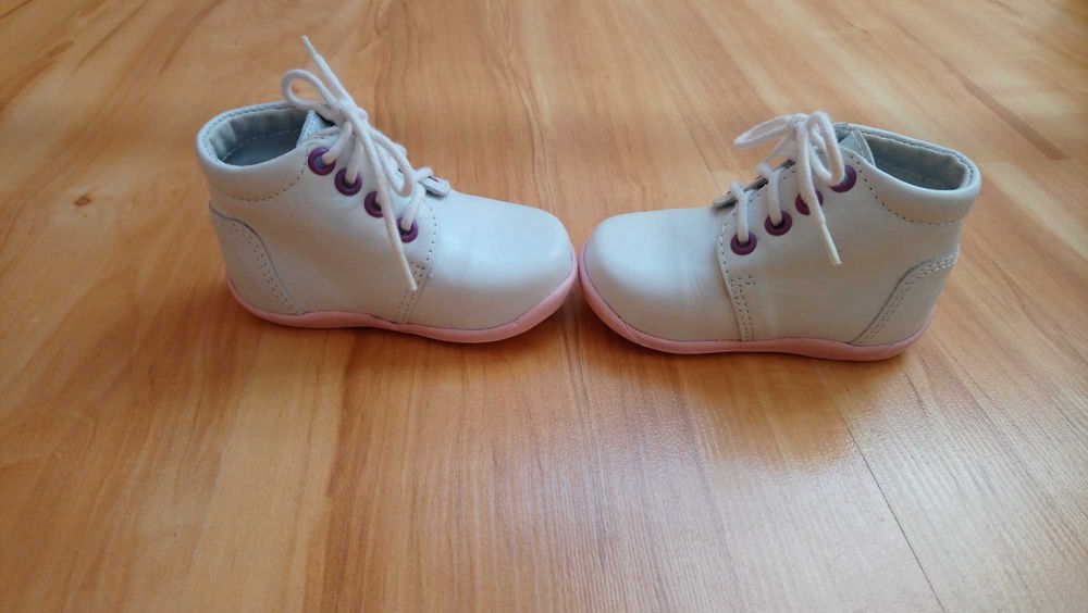 Buciki Kornecki rozmiar 18, białe