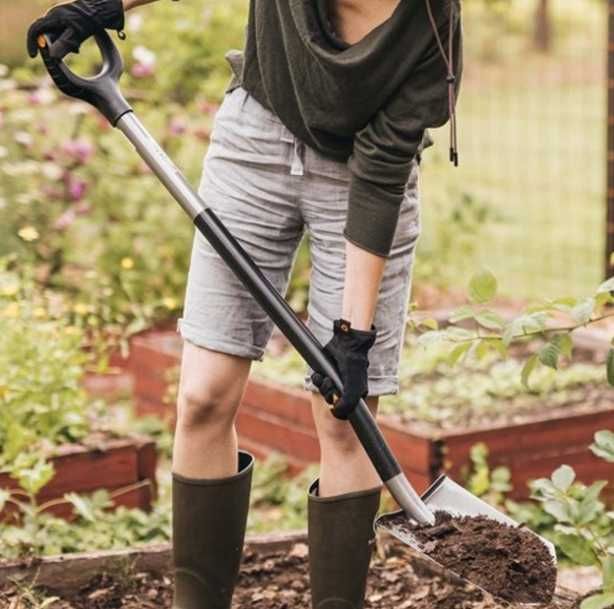 Лопата Fiskars Ergonomic гостра штикова / фіскарс лопата ФИСКАРС
