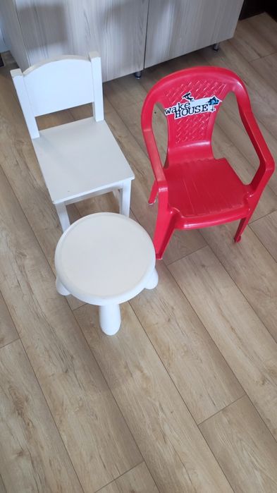 Krzesełka  dziecięciem oddam