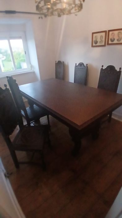 Conjunto de mesa de madeira maciça com  cadeiras