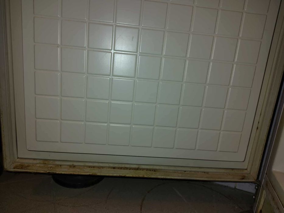 stare zamrażarki - jedna sprawna - 105 cm wys , druga nie - 120 cm wys