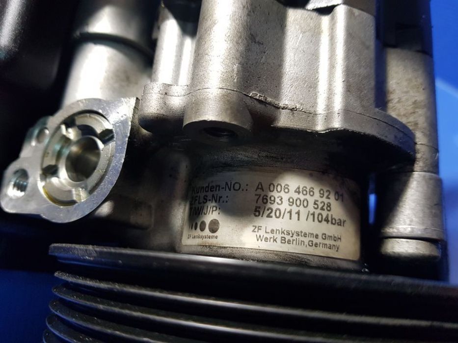 Bomba da direção direcção assistida Mercedes w204 w212 w218 w207 ClS