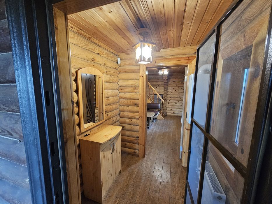 Будинок зі зрубу+гостьовий будинок,15 соток