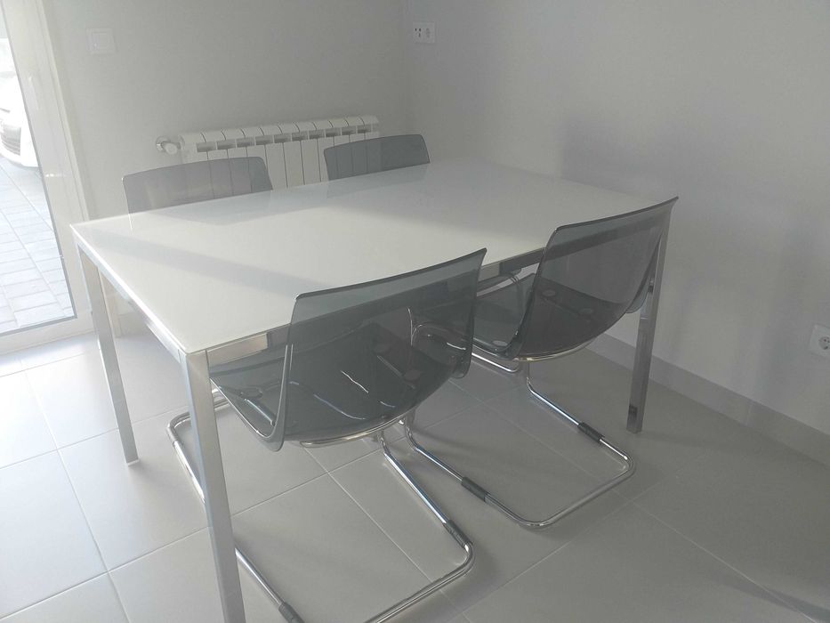 Cadeiras cozinha e mesa tampo vidro opaco