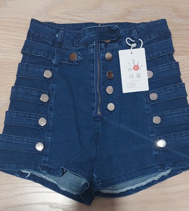 Джинсовые шорты с высокой посадкой