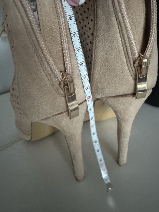 Letnie wiązane botki 37