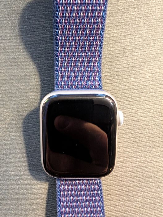 Продам Apple Watch Series 6 (44mm, Silver Aluminum)