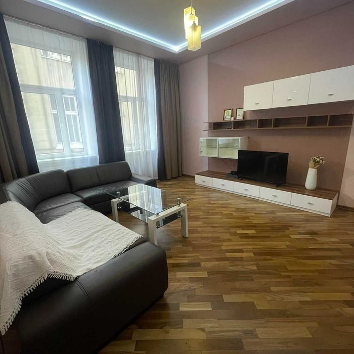 Оренда квартири в центрі на вул. Ліста