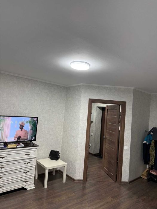 Продаж 1к Озерна