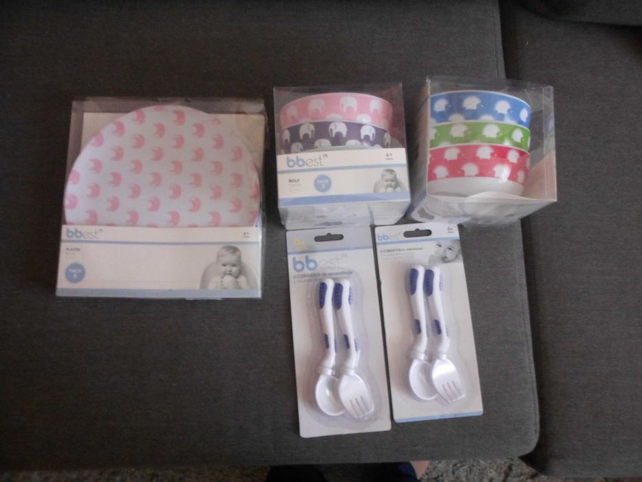 pratos e  tigelas  + talheres  novos para bebé