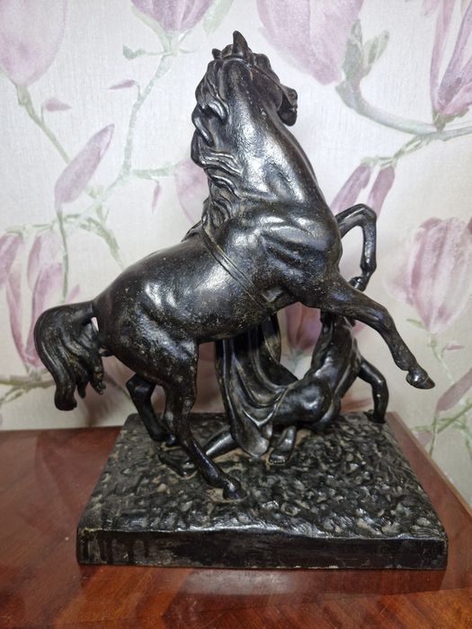 Упавший всадник 1934 год статуэтка чугунная  Касли Куса