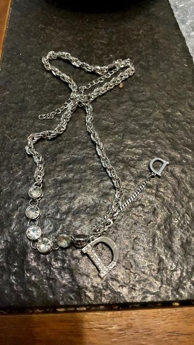 Стильний чокер прикрашений цирконами