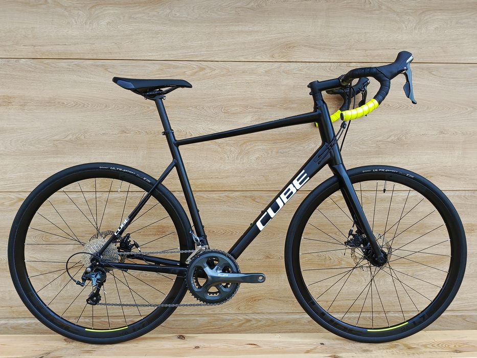 Rower szosowy Cube Attain Race Disc Shimano Tiagra r.60  stan idealny