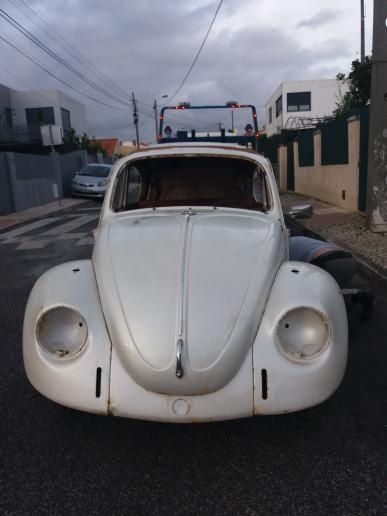 VOLKSWAGEN 1300L Carocha Branco com todas as peças dentro do carro (com teto de Abrir)
