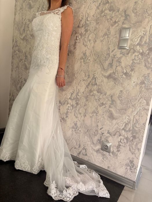 Sukienka ślubna  . witam mam do sprzedania suknię ślubną rozmiar 36 .