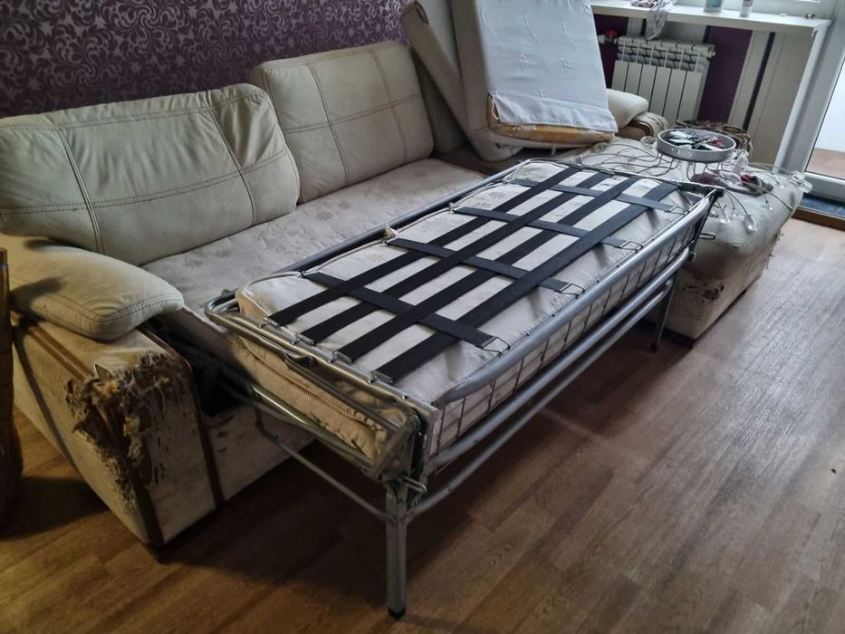 Диван угловой  б/у.