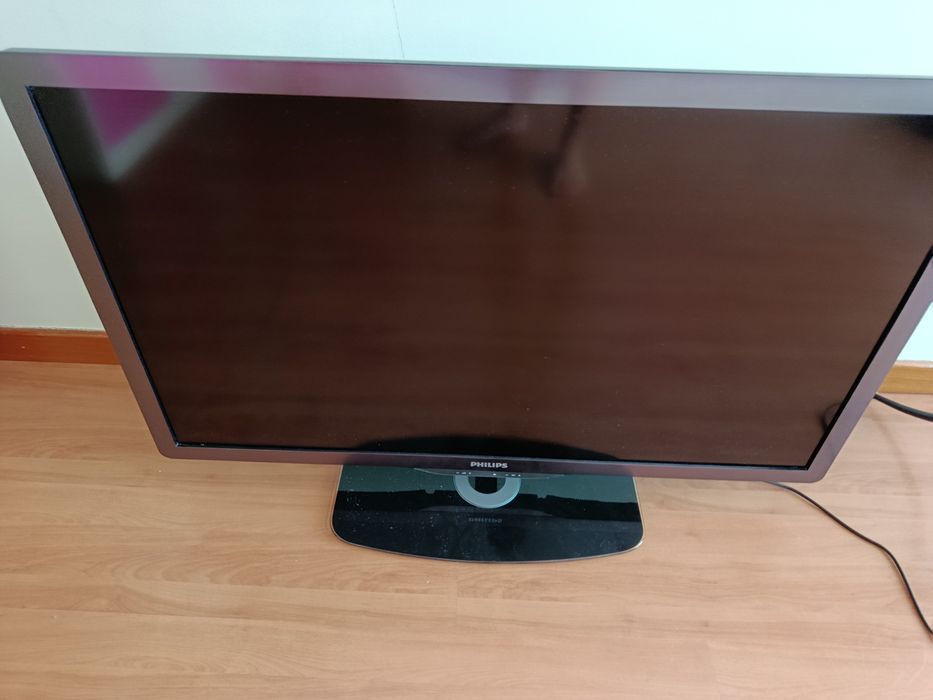 Televisão LCD Philips 40 polegadas - com problema no cabo  de energia